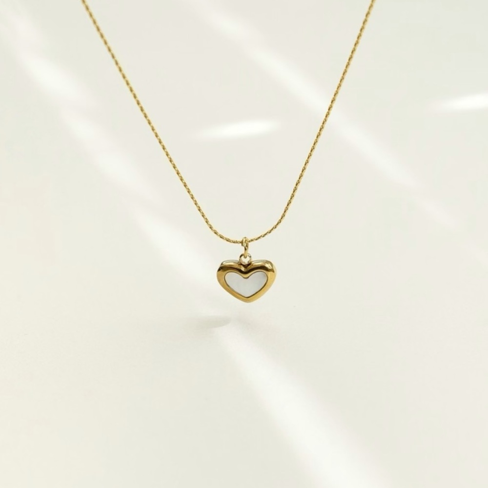 Dainty Shell Dainty Necklace | Gold Plated Stainless Steel - Picture 2 of 3